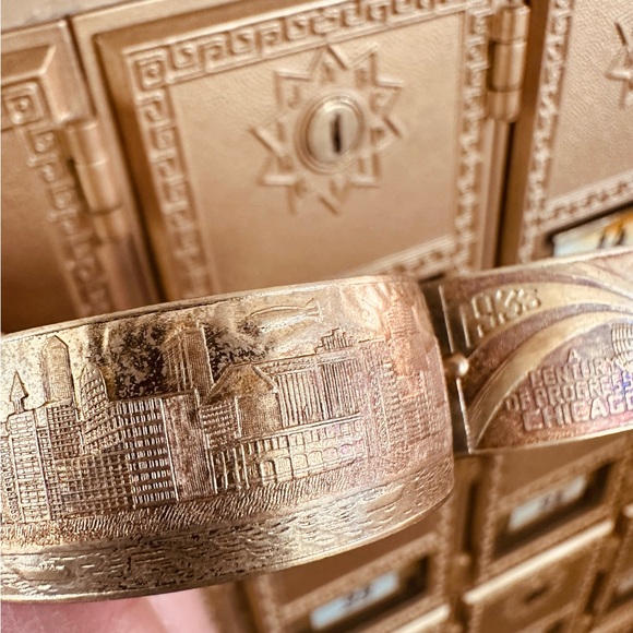 1933 Chicago World's Fair Silver-tone Bracelet - Picture 3 of 7